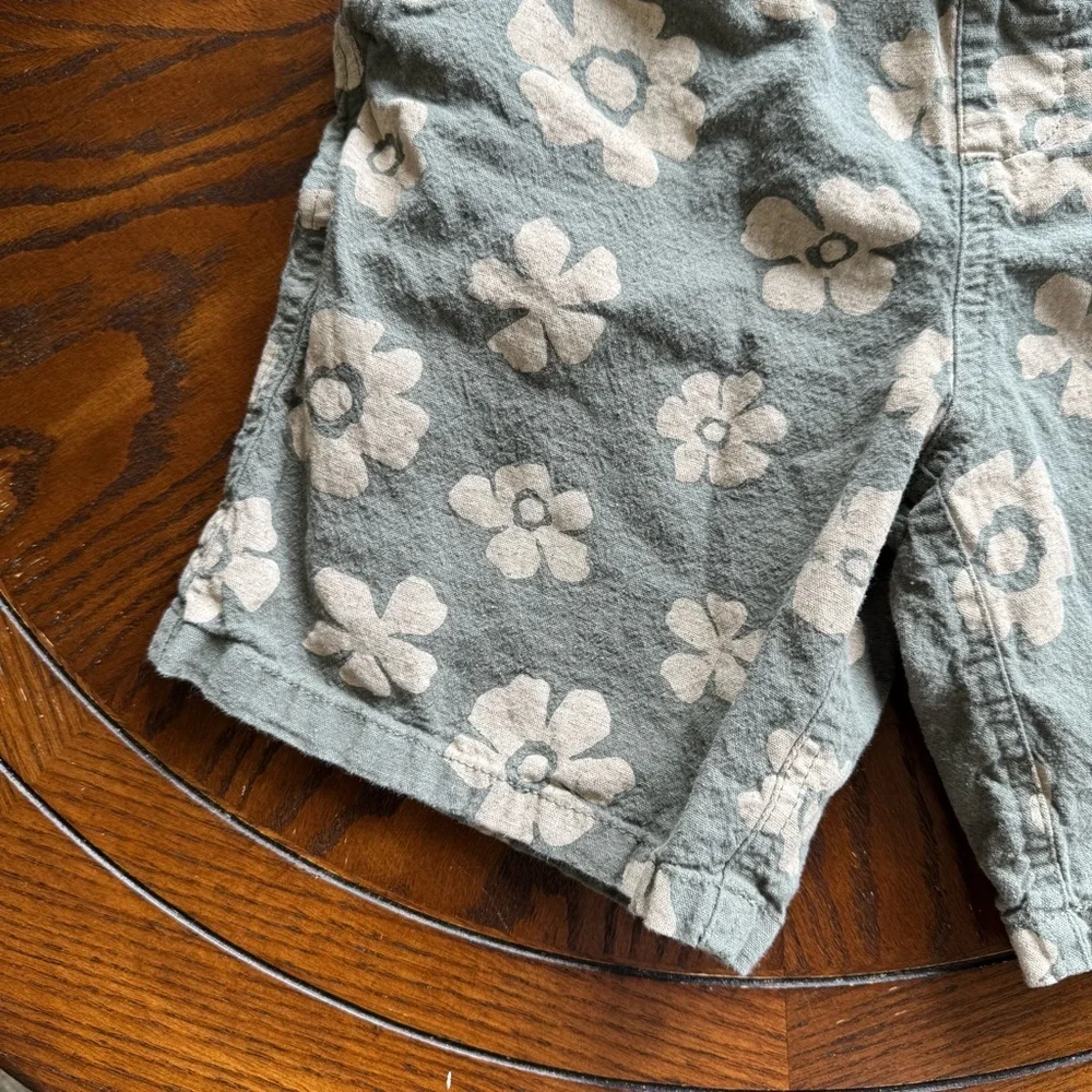 GAP Khaki Cream Floral Shorts Relaxed Fit